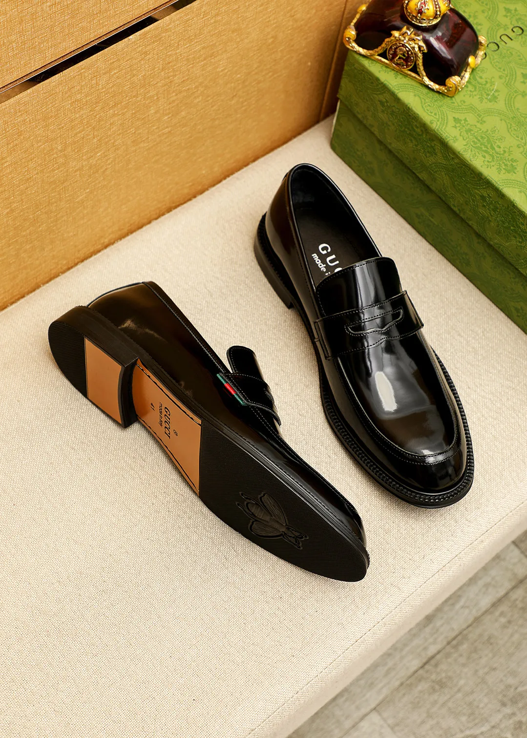 Men's shoes 💰520 💐 Product trademark: GUCCI "Gucci" casual leather shoes Regular size: 38-44 (45.46🉑️customized) Product materials: Selected imported first-layer open-edge beaded cowhide leather upper, imported water-dyed cowhide leather lining. Strong three-dimensional visual effect, original outsole Color: 4⃣️colors available